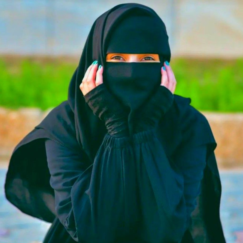 16 Year Muslim Simple Girl Image