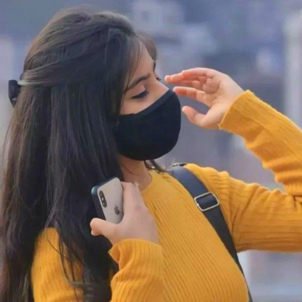 Cute Girl Mask Pic