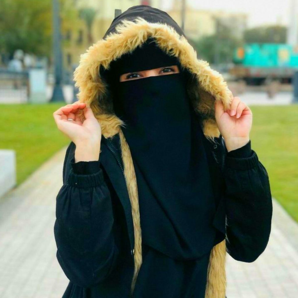 Cute Hijab Girl Pic For Dp