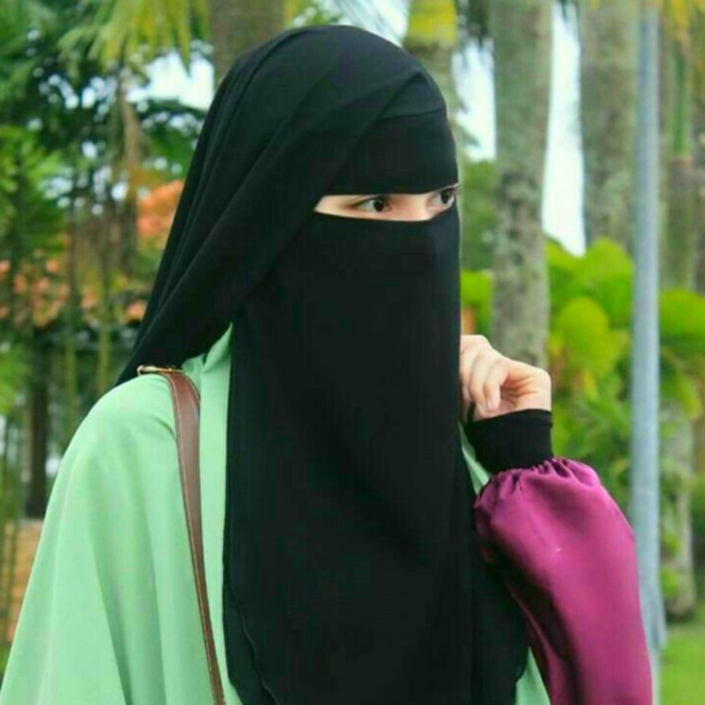 Cute Hijab Girl Pic Simple