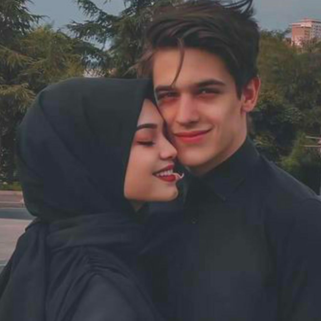 Cute Muslim Couple Images