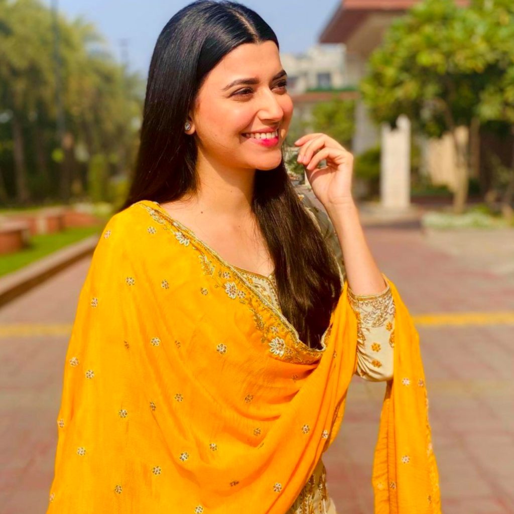 Punjabi Kurta Pajama Girl Image