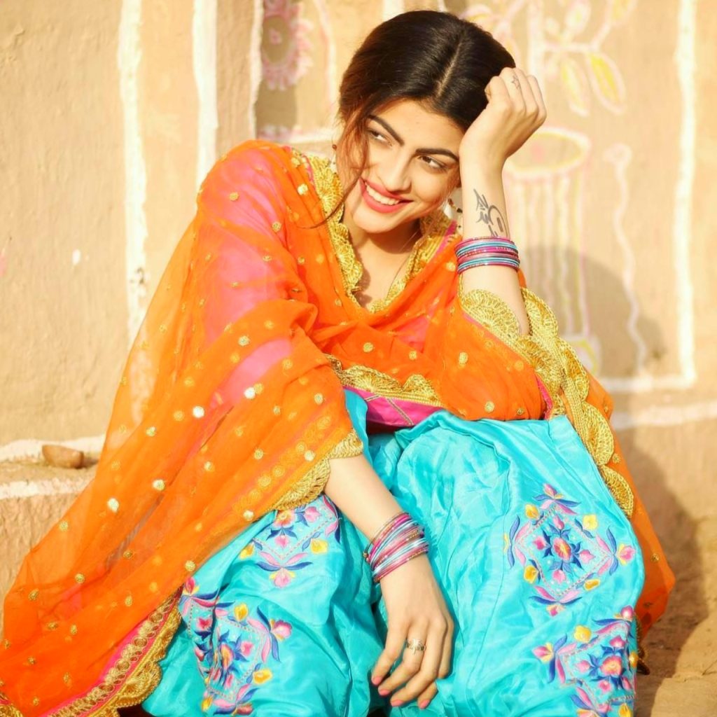 Punjabi Suit Girl Pic